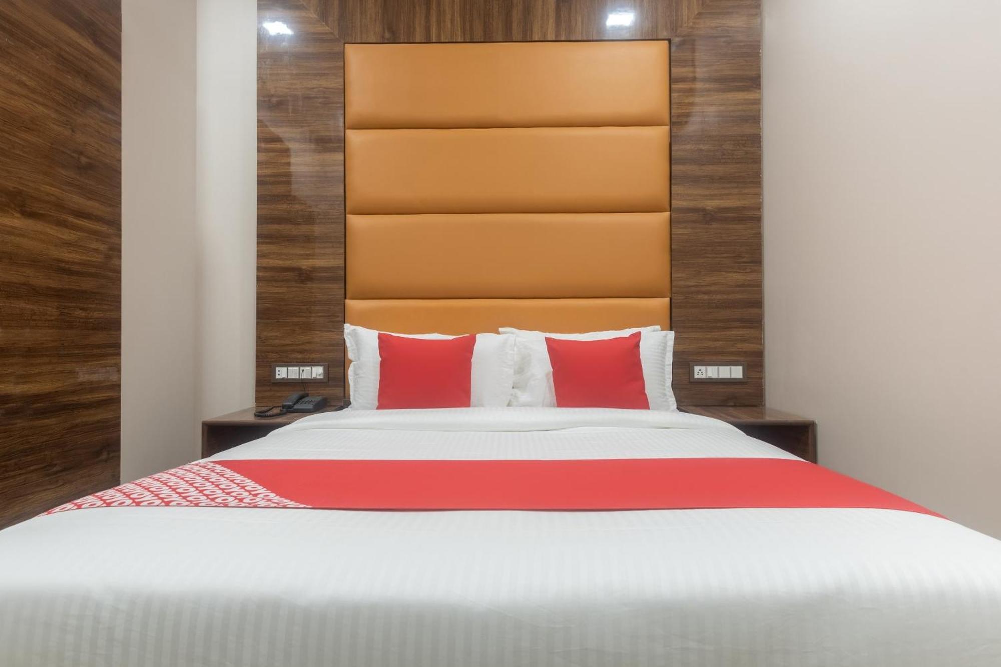 Hotel Blue Executive Near Chhatrapati Shivaji International Airport Mumbai Exterior photo
